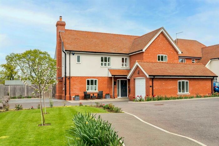 4 Bedroom Detached House For Sale In Oak Tree Close, Nazeing, EN9