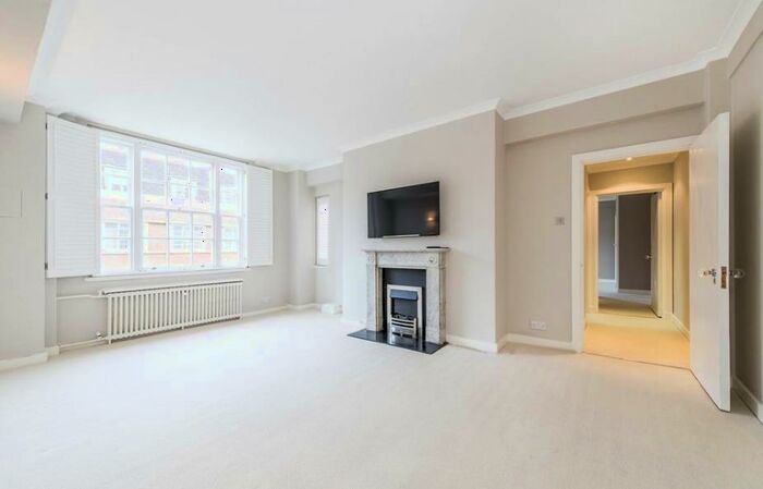 3 Bedroom Apartment To Rent In Hall Road, St Johns Wood, London, NW8