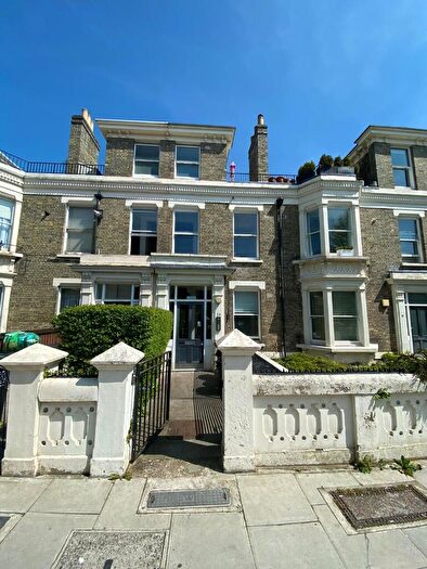 2 Bedroom Flat To Rent In Bethune Road, London, N16