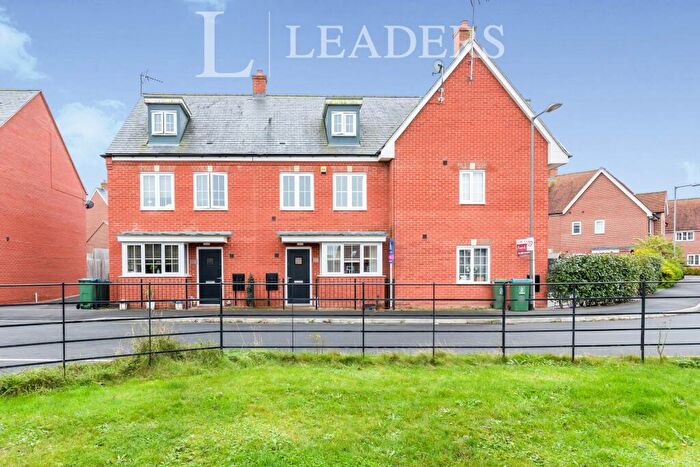 4 Bedroom Terraced House To Rent In Bobbins Way, Buckingham, MK18