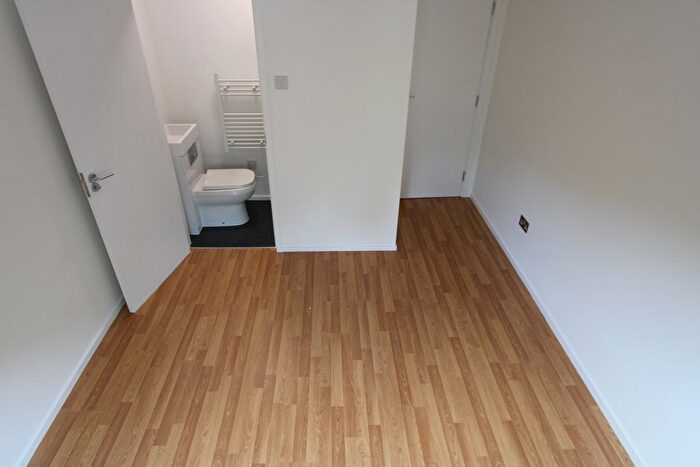 3 Bedroom Flat To Rent In Westcote Road, London, SW16