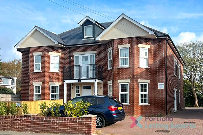 2 Bedroom Flat To Rent In Professionals! Modern Bed With Off-Road Parking In Queens Park On St Albans Ave!, BH8