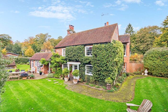 3 Bedroom Cottage For Sale In Hawthorn Lane, Farnham Common, SL2