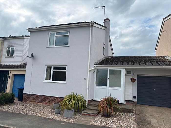 3 Bedroom Link Detached House For Sale In Castle Rise, Haughley, IP14