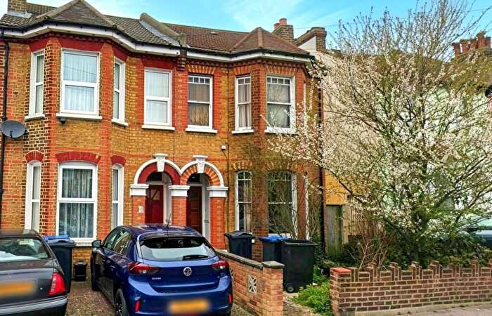 3 Bedroom Semi Detached House For Sale In Moffat Road, Thornton Heath, CR7