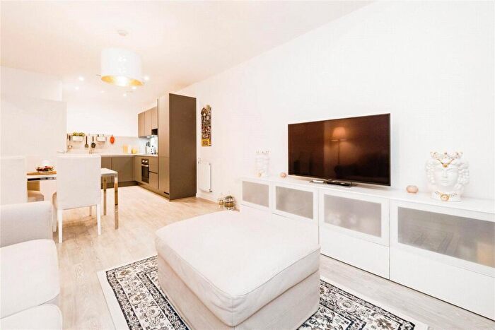 1 Bedroom Flat For Sale In Chamberlain Court, Upton Park, London, E13