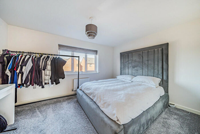 2 Bedroom Semi-Detached House For Sale In Riverside Way, Salford, M6