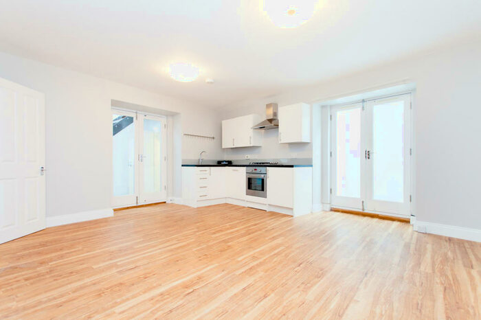 1 Bedroom Flat To Rent In Amwell Street, London, EC1R