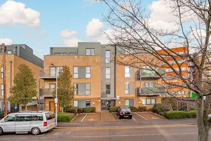 1 Bedroom Flat To Rent In Clarence Avenue, Ilford, Essex, IG2