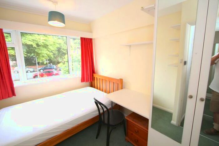 3 Bedroom Flat To Rent In Maple Road, Surbiton, KT6