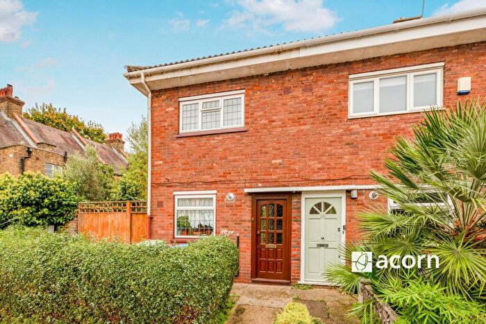 2 Bedroom Semi Detached House To Rent In Sondes Street London, SE17