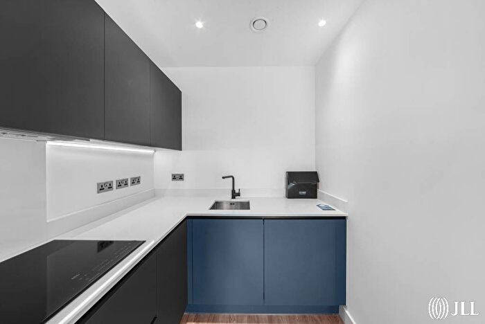 1 Bedroom Flat To Rent In Pavana Square, Brentford, TW8