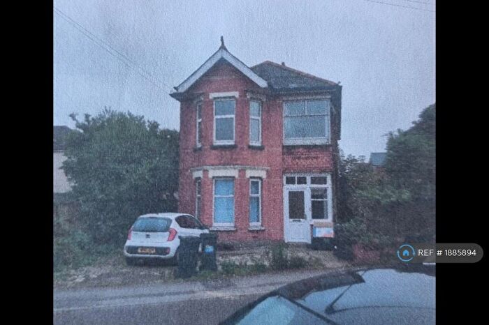 2 Bedroom Flat To Rent In Charminster, Bournemouth, BH3