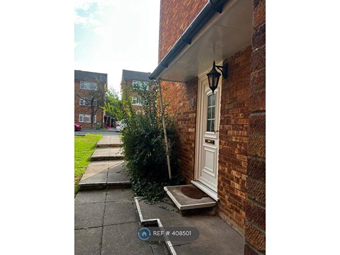 2 Bedroom Flat To Rent In Culvers Avenue, Carshalton, SM5