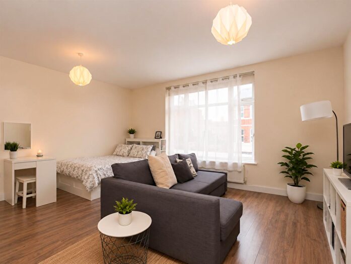 Studio To Rent In St. James's Street, Walthamstow, E17