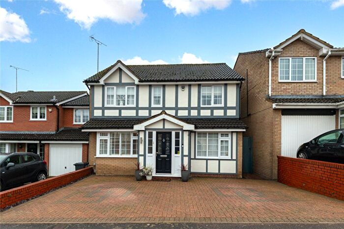 4 Bedroom Detached House For Sale In Rochford Drive, Luton, Bedfordshire, LU2