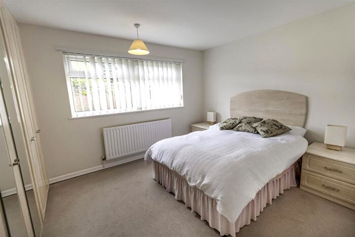 2 Bedroom Bungalow For Sale In Gill Close, Wickersley, Rotherham, S66