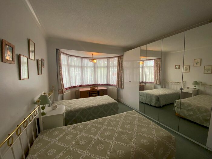 1 Bedroom Semi-Detached House To Rent In Brunswick Road, Hanger Lane, W5