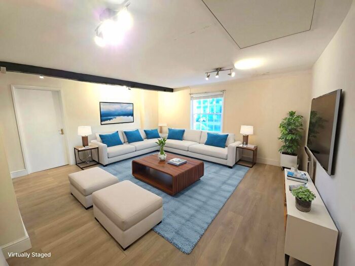 1 Bedroom Apartment To Rent In Wycombe End, Beaconsfield, HP9