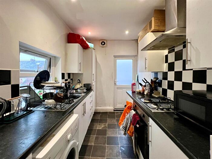 3 Bedroom House To Rent In Simonside Terrace, Newcastle Upon Tyne, NE6