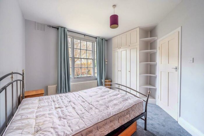 2 Bedroom Flat To Rent In Reform Street, Battersea, London, SW11