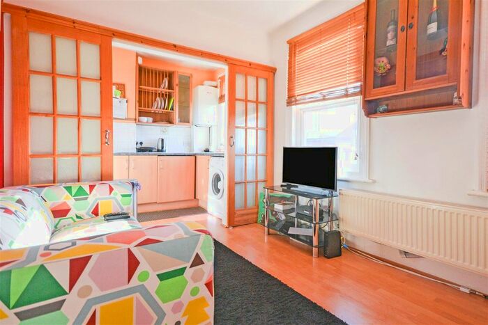 1 Bedroom Flat To Rent In Kingston Road, London, SW19