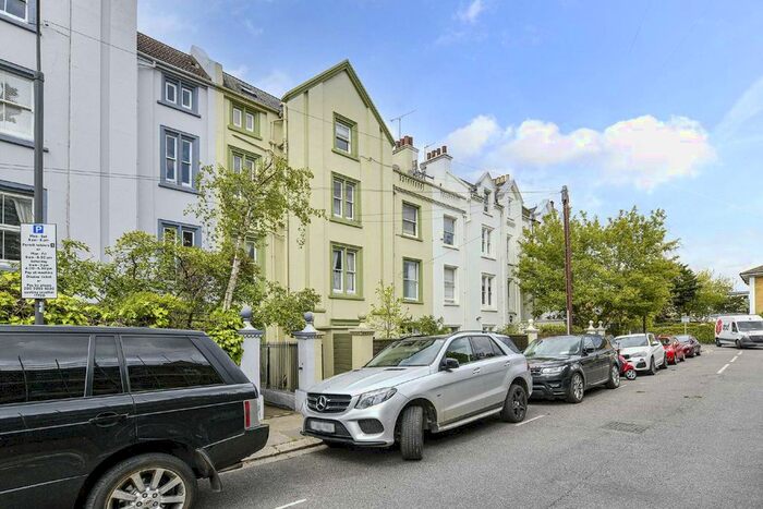 3 Bedroom Flat To Rent In Peterborough Villas, London, SW6