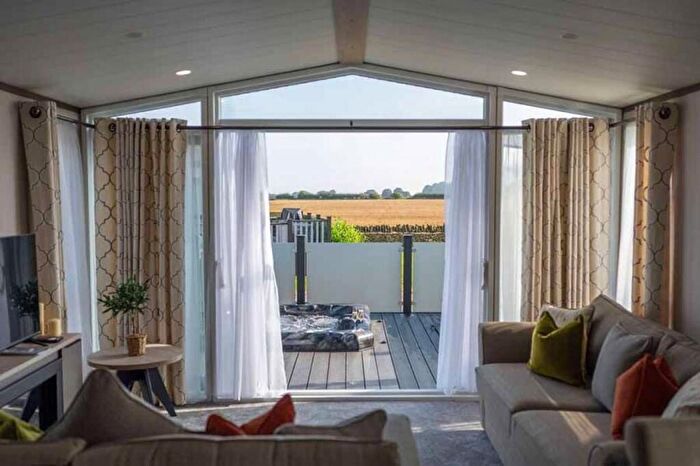 2 Bedroom Lodge For Sale In Chipping Norton, Oxfordshire, OX7