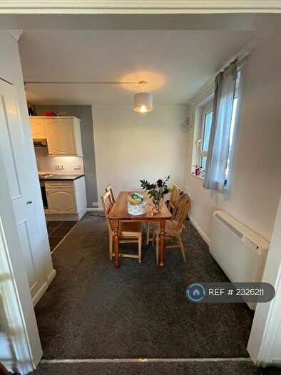 3 Bedroom Flat To Rent In Homemead, London, SW12