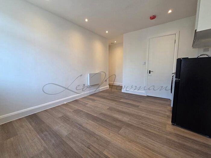 Studio To Rent In Kilburn High Road, Kilburn, NW6