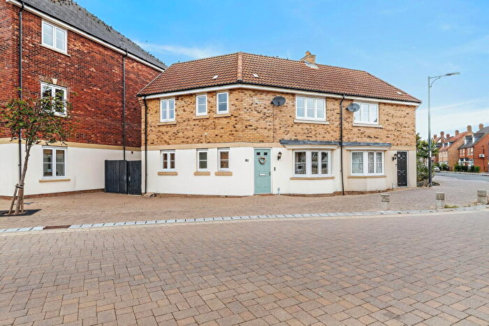 3 Bedroom Semi-Detached House For Sale In Brooklands Avenue, Wixams, MK42
