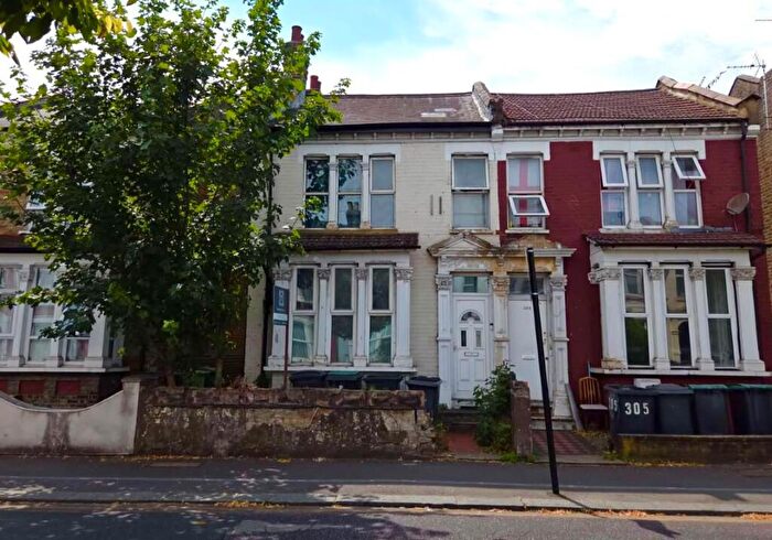 5 Bedroom Semi-Detached House For Sale In Wightman Road, Haringey, London, N8