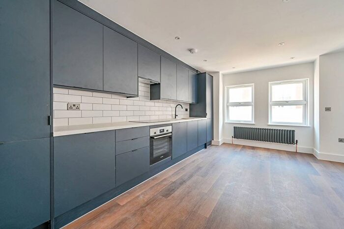 1 Bedroom Flat To Rent In Winchester Street, Acton, London, W3