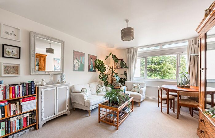 2 Bedroom Flat For Sale In Cedars Road, SW4