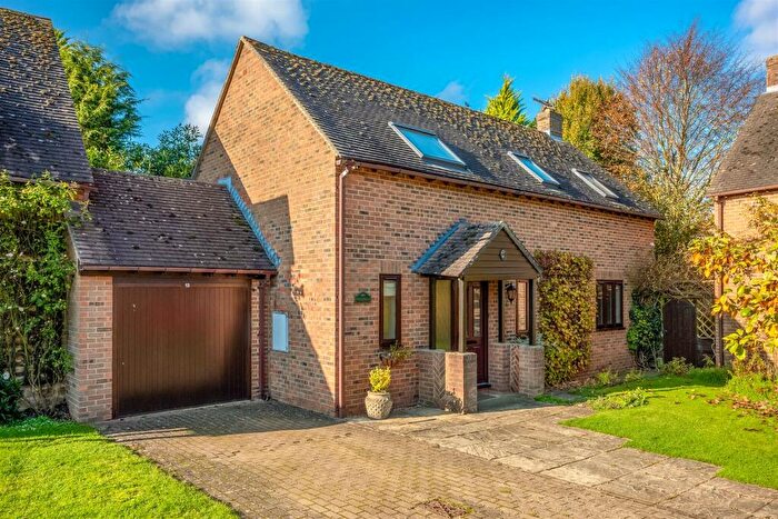 3 Bedroom Link Detached House For Sale In Rectory Lane, Lower Brailes, Banbury, OX15