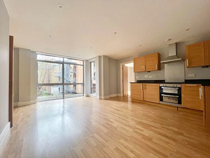 2 Bedroom Flat To Rent In Long Lane, London, SE1