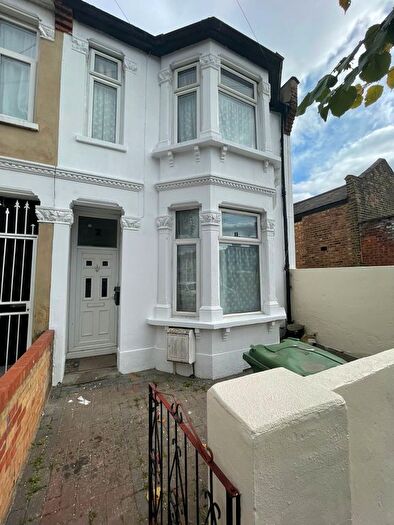 4 Bedroom End Terrace House For Sale In Aintree Avenue, London, E6