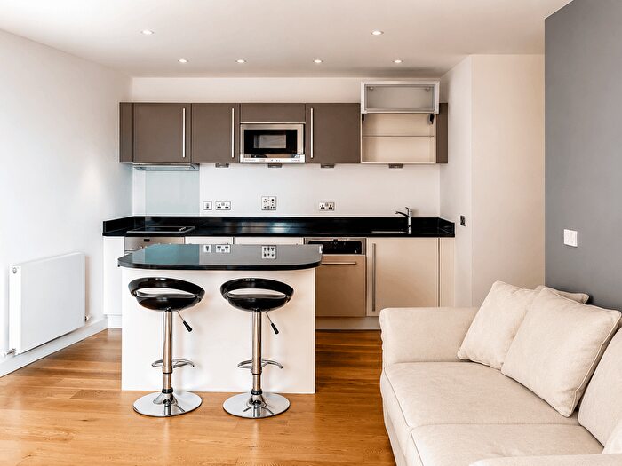 1 Bedroom Flat To Rent In Baxter Avenue, London, RH1