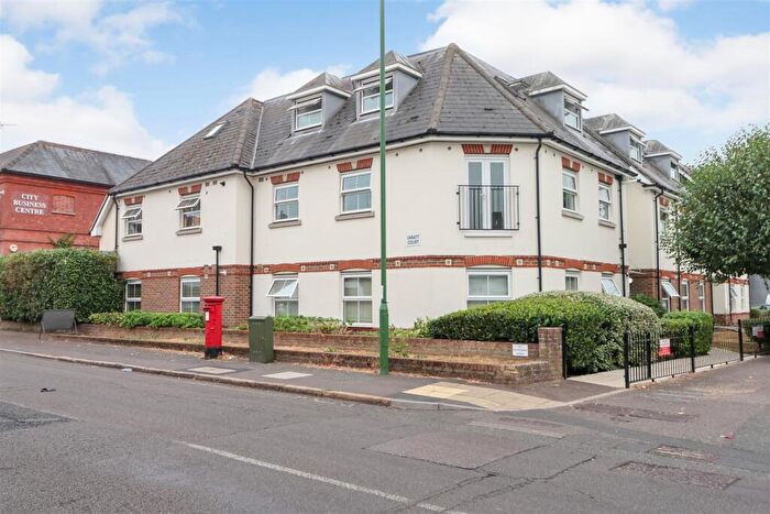 2 Bedroom Flat For Sale In Brighton Road, Horsham, RH13
