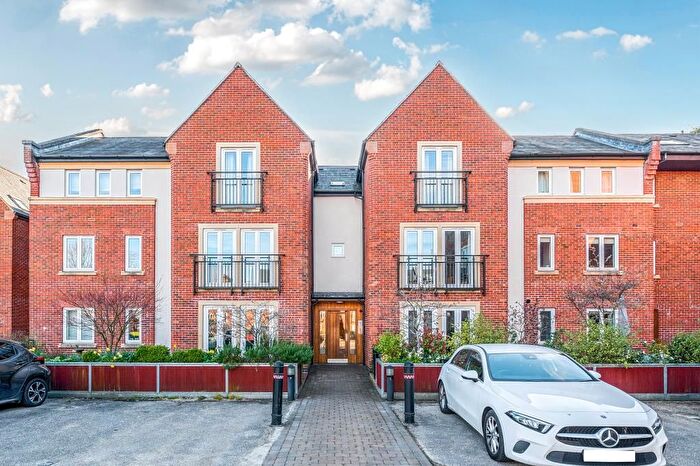 2 Bedroom Flat For Sale In Old Amersham, Buckinghamshire, HP7