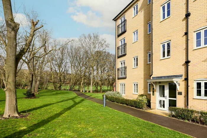 2 Bedroom Flat To Rent In Hamlet House, Five Oaks Lane, Chigwell, IG7