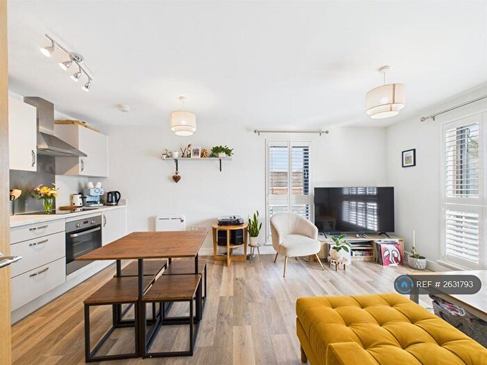 2 Bedroom Flat To Rent In Bankside, Bristol, BS4