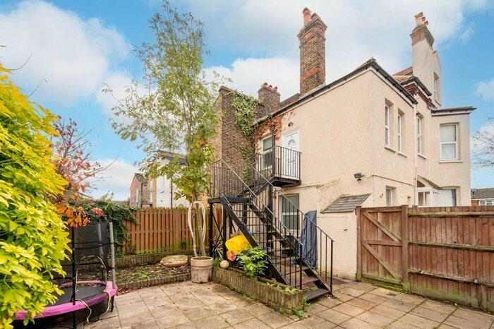 4 Bedroom Maisonette To Rent In Estreham Road, Streatham Common, London, SW16
