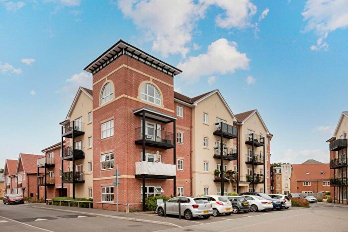 2 Bedroom Apartment For Sale In Bell Farm Way, Walton-on-Thames, KT12