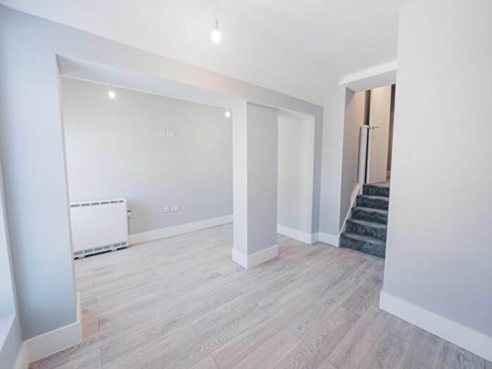 1 Bedroom Flat To Rent In Llandaff Road, Cardiff, CF11