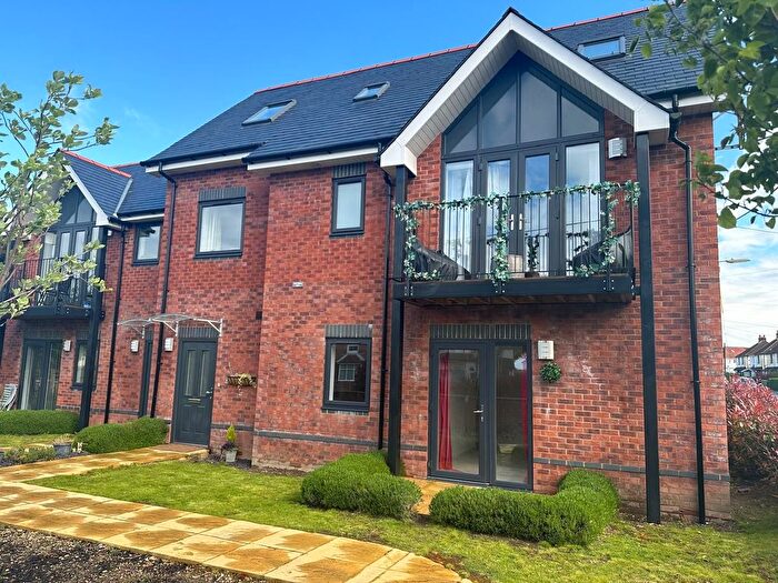 2 Bedroom Flat To Rent In Station Road, Netley Abbey, Southampton, SO31