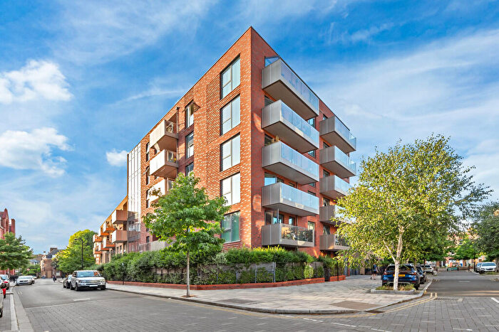 2 Bedroom Apartment To Rent In Hogan Court, SE5