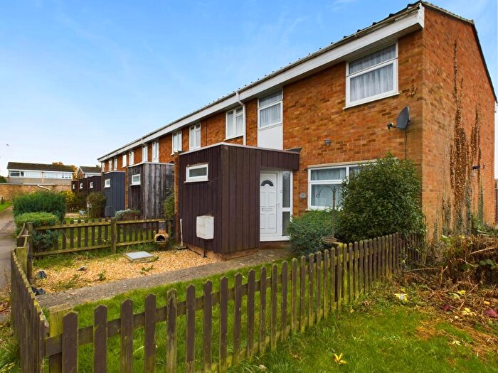 3 Bedroom End Of Terrace House To Rent In Hampton Close, Bedford, MK45