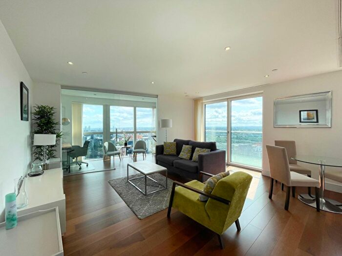 2 Bedroom Flat To Rent In Lincoln Plaza, London, E14