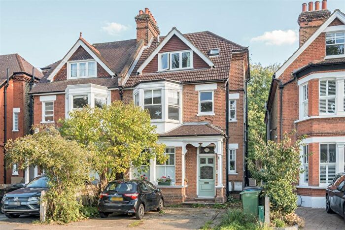 1 Bedroom Apartment For Sale In Balaclava Road, Surbiton, KT6